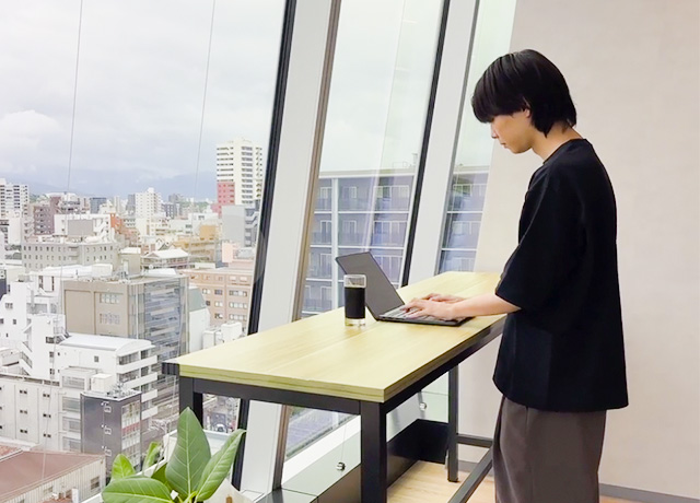 気分を切り替えて立ちながら作業できるスタ